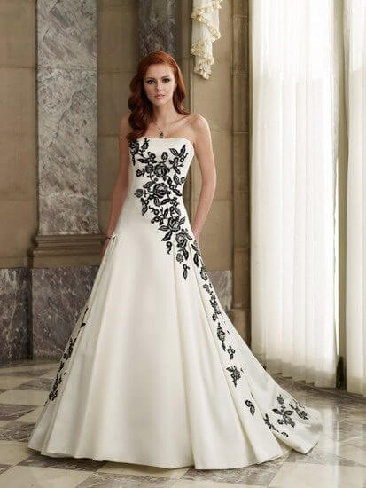свадебное платья с черными цветами